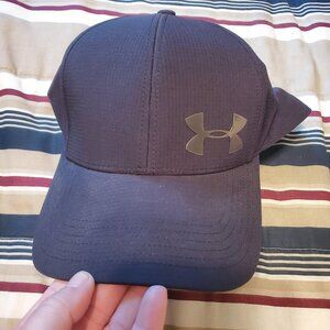 Under Armour Hat Black fitted Size XL/XXL